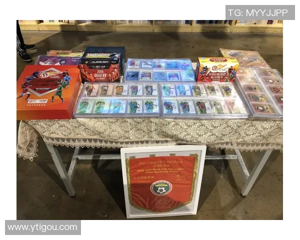 足球球星卡面设计:经典与现代元素的完美融合与创意呈现 足球球星卡面设计:经典与现代元素的完美融合与创意呈现