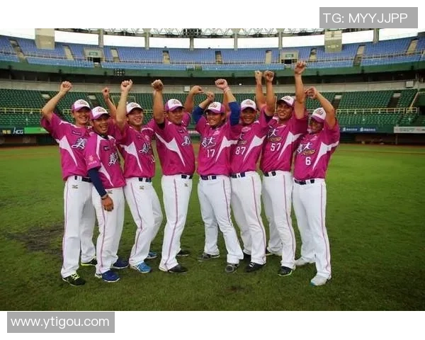 足球球星婚礼现场甜蜜热舞掀起浪漫高潮宾客欢呼不断 足球球星婚礼现场甜蜜热舞掀起浪漫高潮宾客欢呼不断