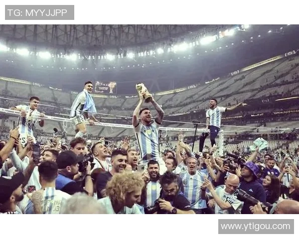 阿迪达斯足球阵营：明星球员共铸辉煌挑战全球足球巅峰